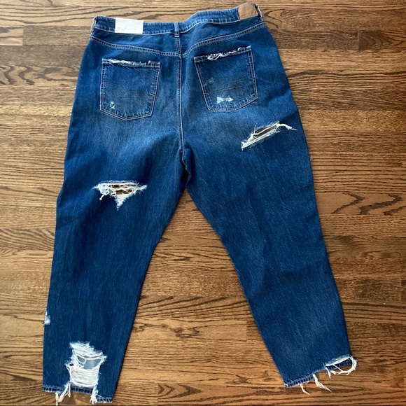 NWT American Eagle sz 20 mom jeans cut and frayed - Picture 11 of 16